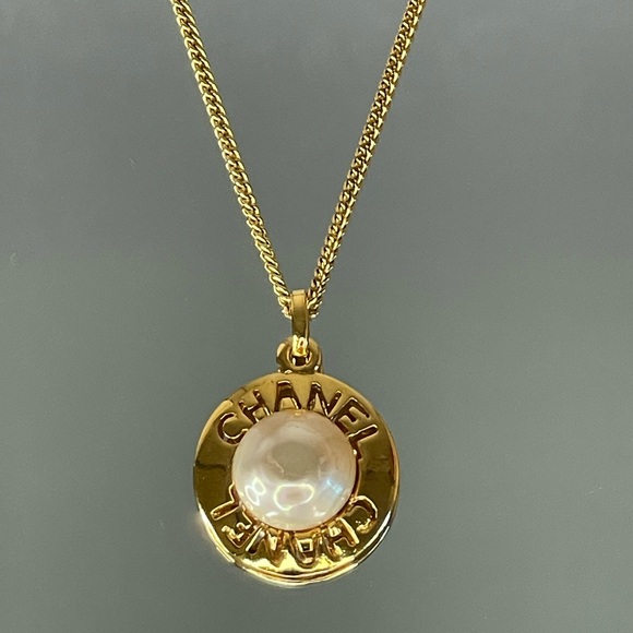CHANEL Logo Pearl Round Gold Tone Pendant Necklace - Picture 2 of 12